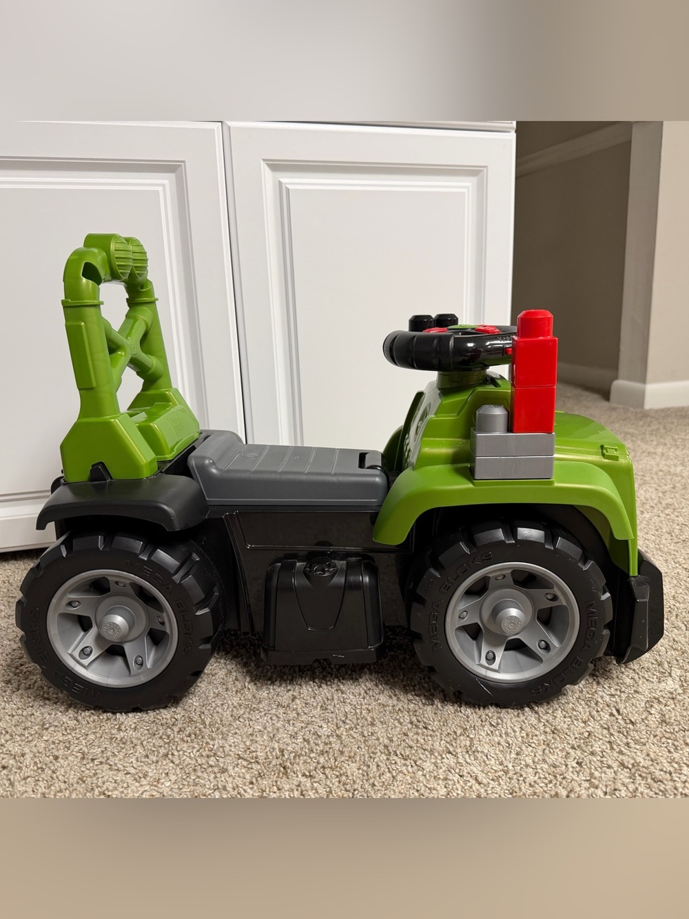 Mega Bloks Green Jeep Ride on, Baby to Toddler Toy, 4 wheels, 24" x 11" x 17"